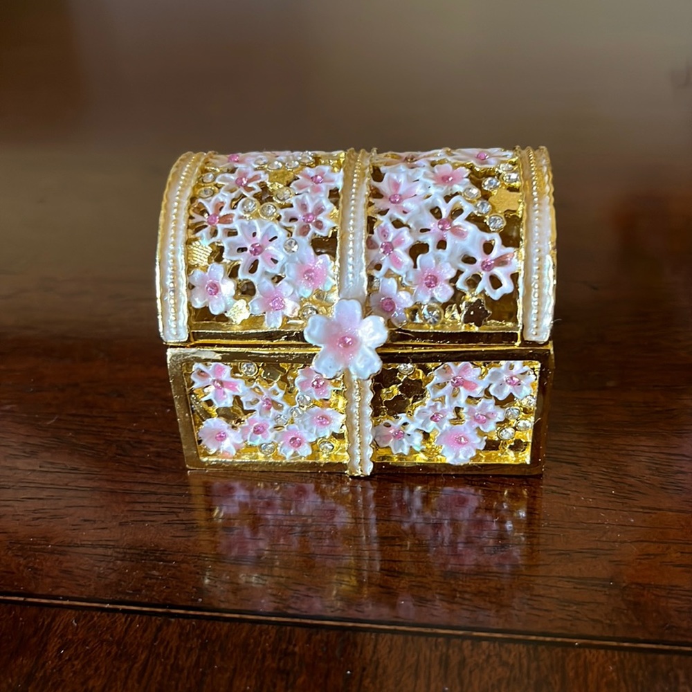 NWOT Pink Floral Enamel Box
